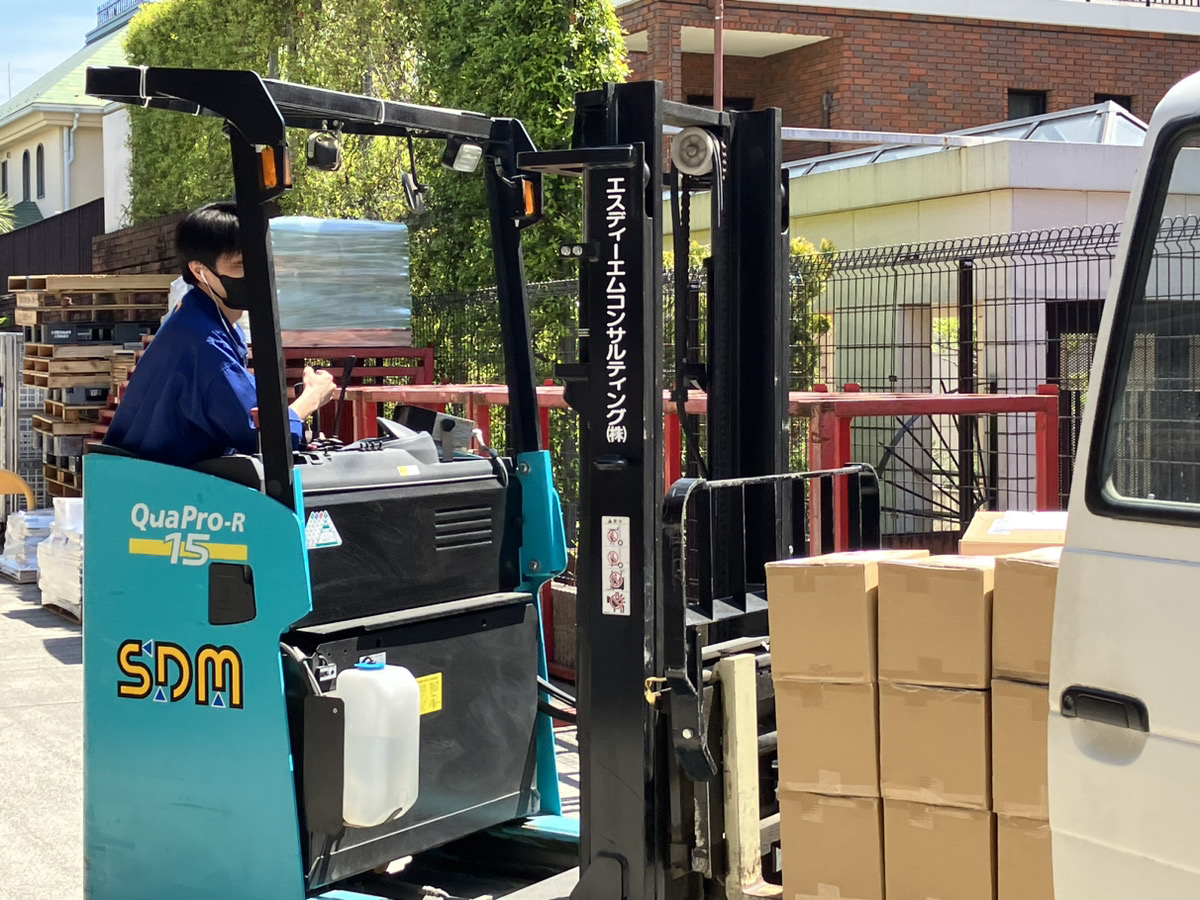 【最近、運動不足が気になる方へ】荷受けのお仕事しませんか？