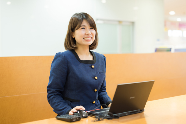 【受付・事務】免許取得を目指すお客様を卒業までサポート