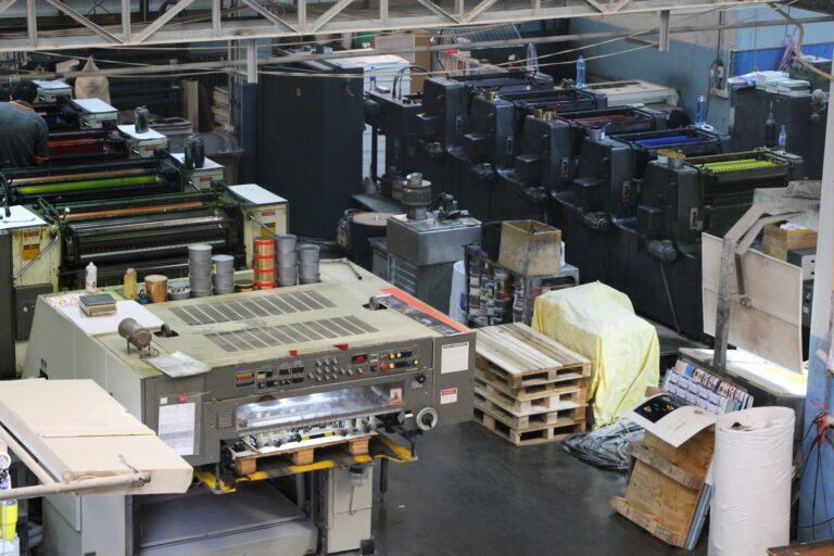 ― 矢崎BAKERYと半田印刷所の物語 ―